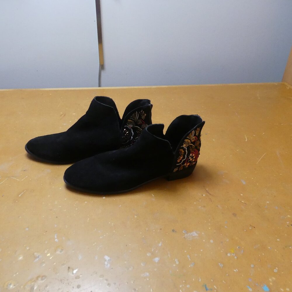 Kenneth Cole REACTION Suede Loop Sparkle Embellished Ankle Booties 8